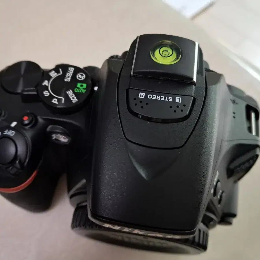 니콘 dslr 카메라 D5600 바디와 18-55VR 렌즈 세트