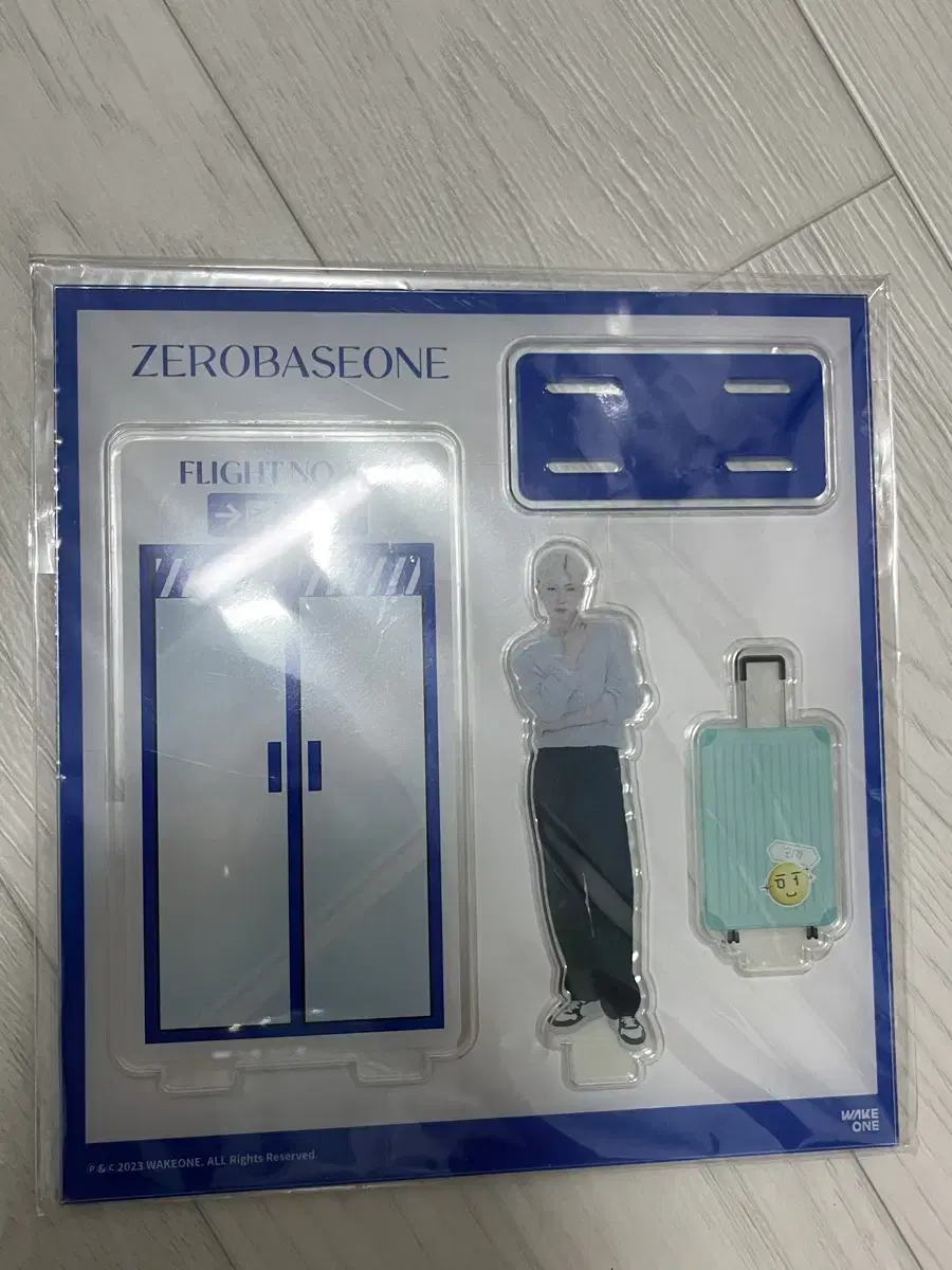 zb1 zerobaseone ricky 더현대 pop up acrylic stand wts