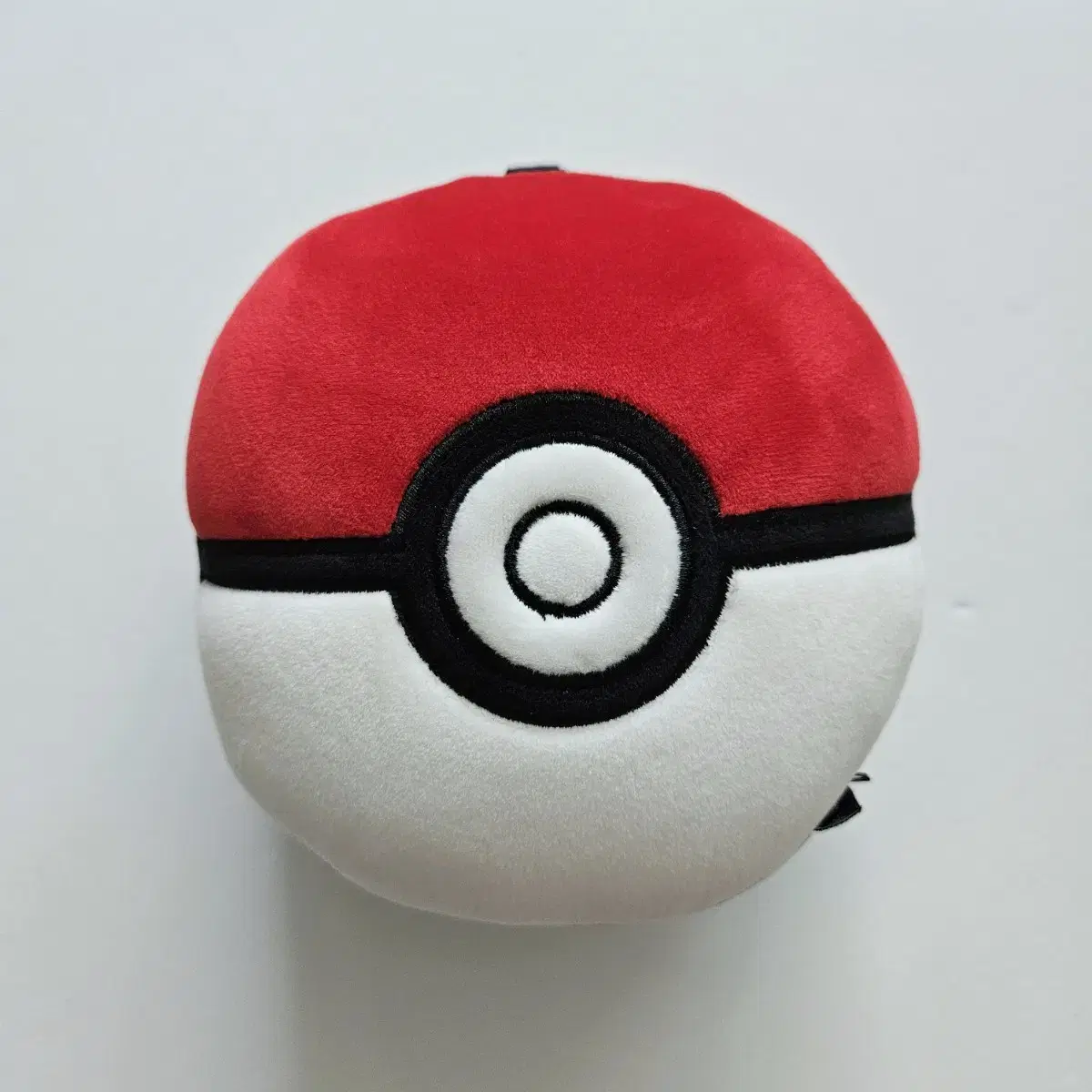 Pokémon Vdashapper pre-order benefit Monster Ball Eye Cushion