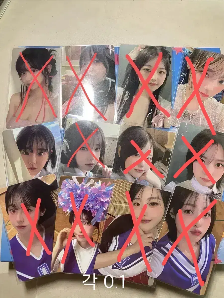 QWER photocards, merchandise for sale! (source)