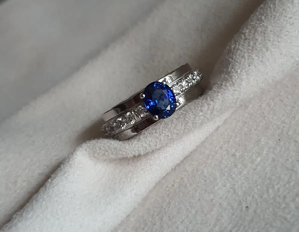 1.11 캐럿 천연사파이어 다이아 18k  RING