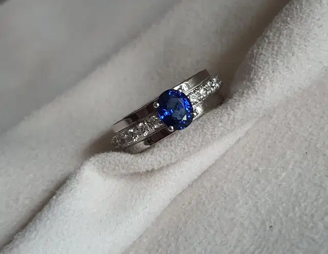 1.11 캐럿 천연사파이어 다이아 18k  RING