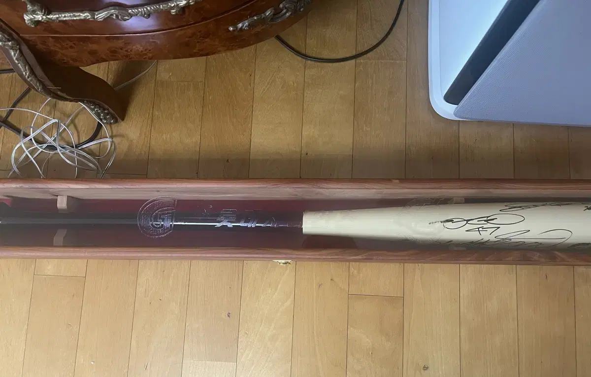 Lotte Autographed Bat