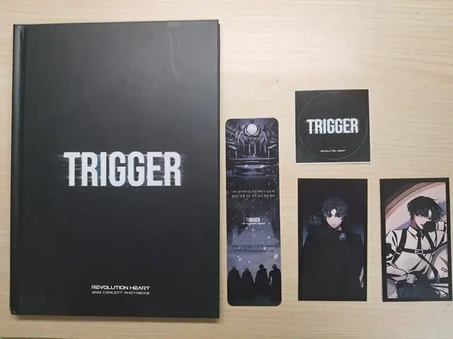 [원가이하] 레볼루션 하트 trigger 앨범 + 잭 포토카드 2장