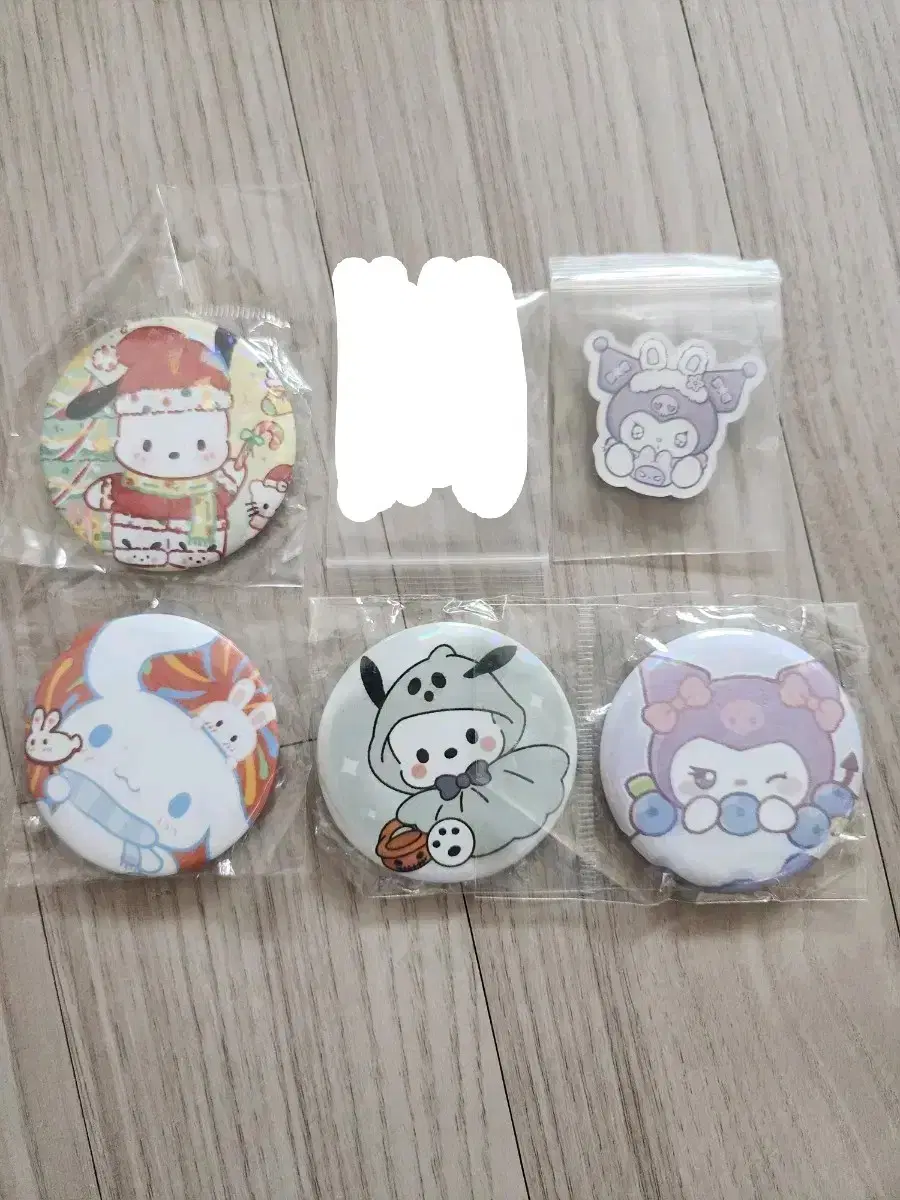 산리오 홀로그램 뱃지 시나모롤 쿠로미 포챠코 포차코 크리스마스 강아지