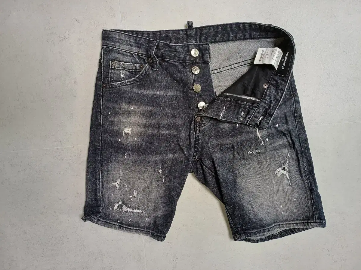 Men's and Women's Disqualified 2 Denim Shorts (Sabangspan 29-30)