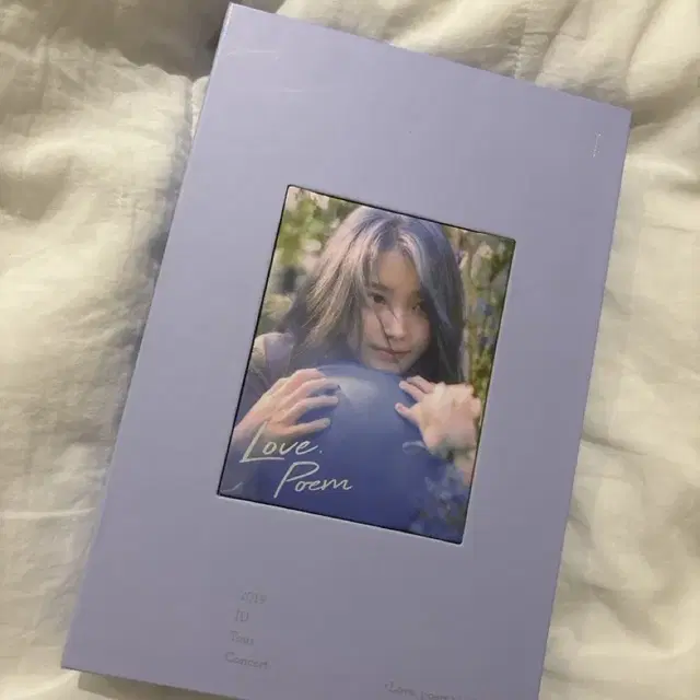 급처 아이유 2019 러브포엠콘서트 dvd (포카포함)