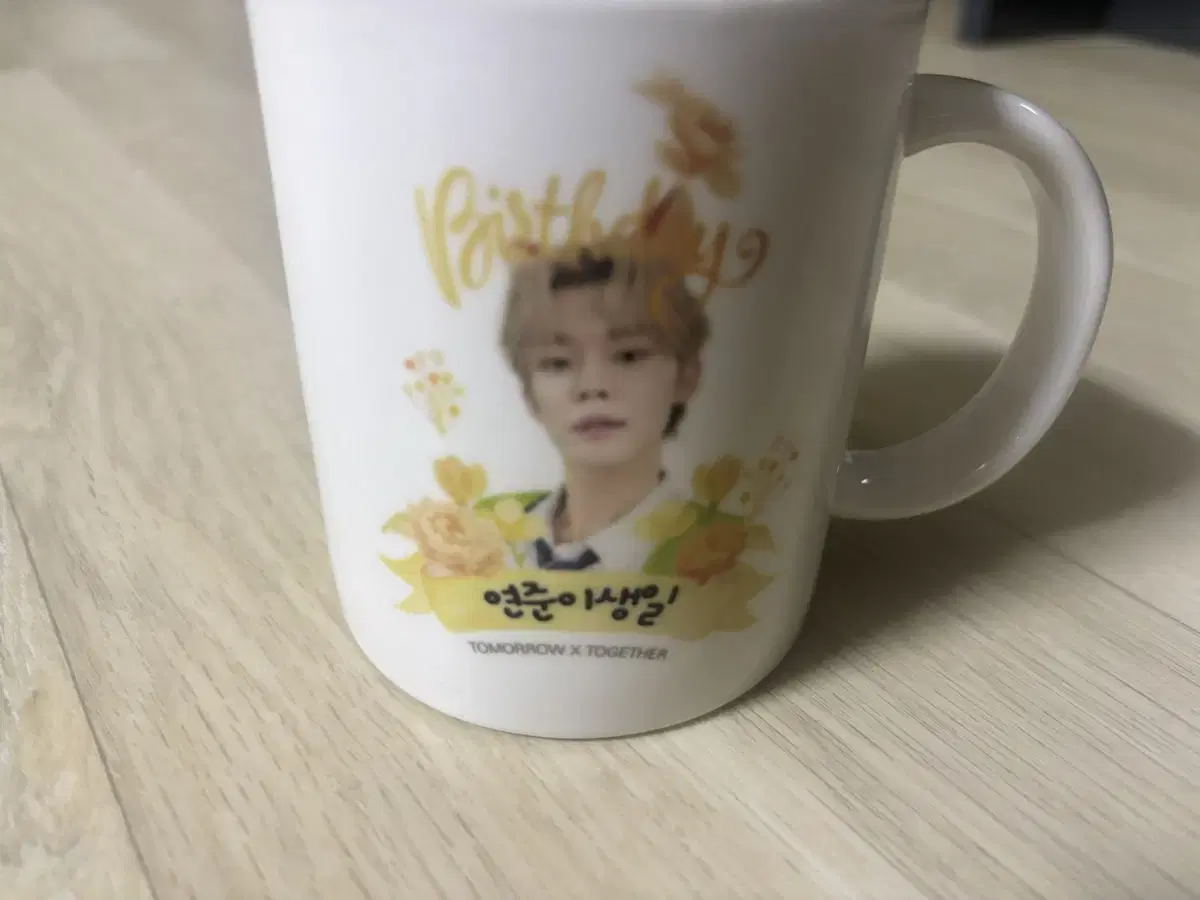 급처) Yeonjun sells mugs.