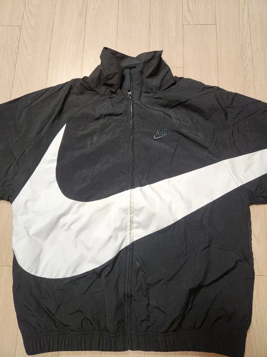 NIKE Big Swoosh Men's Woven Windbreaker Size M (95)