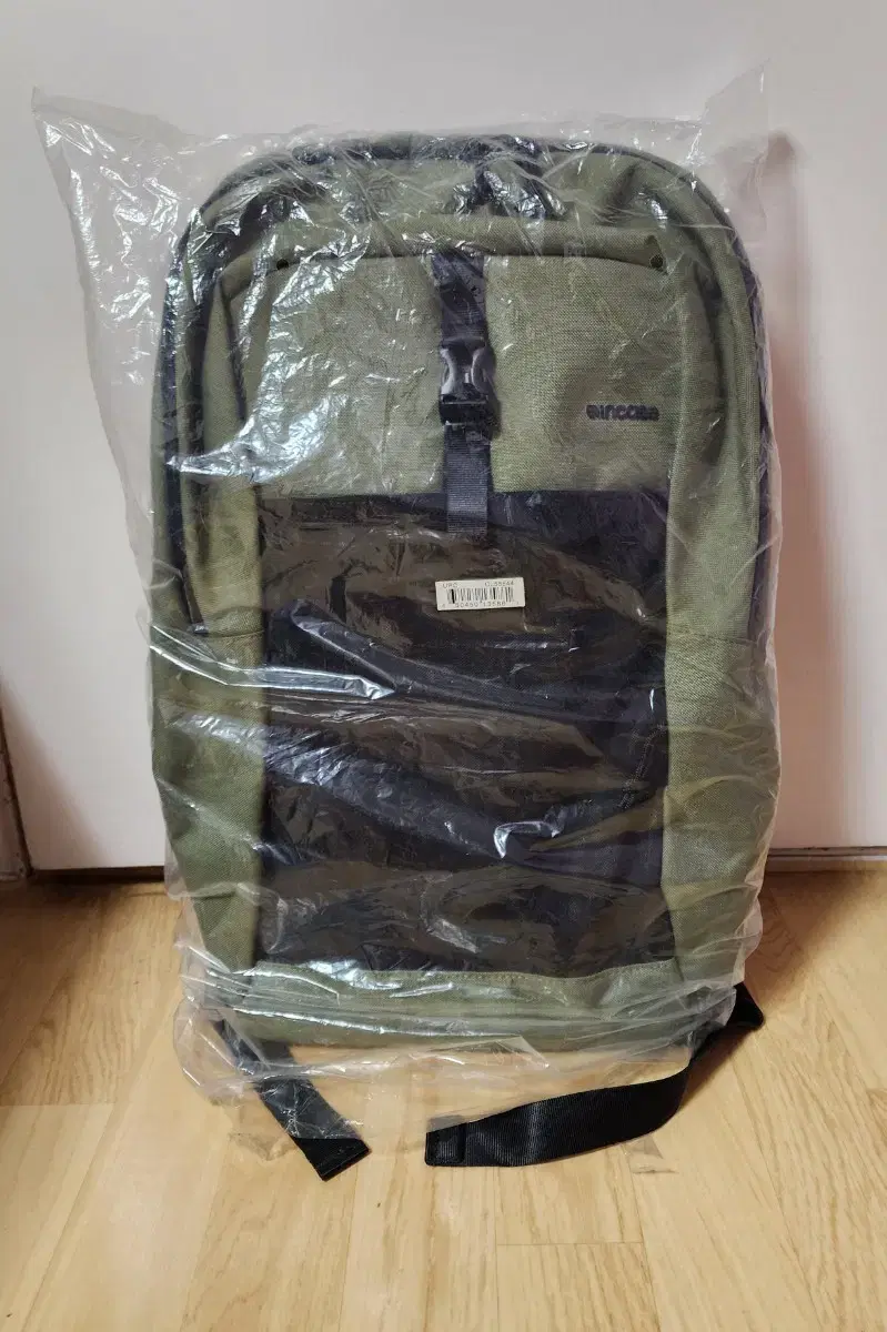 (Quick sale) InCase 15" Backpack