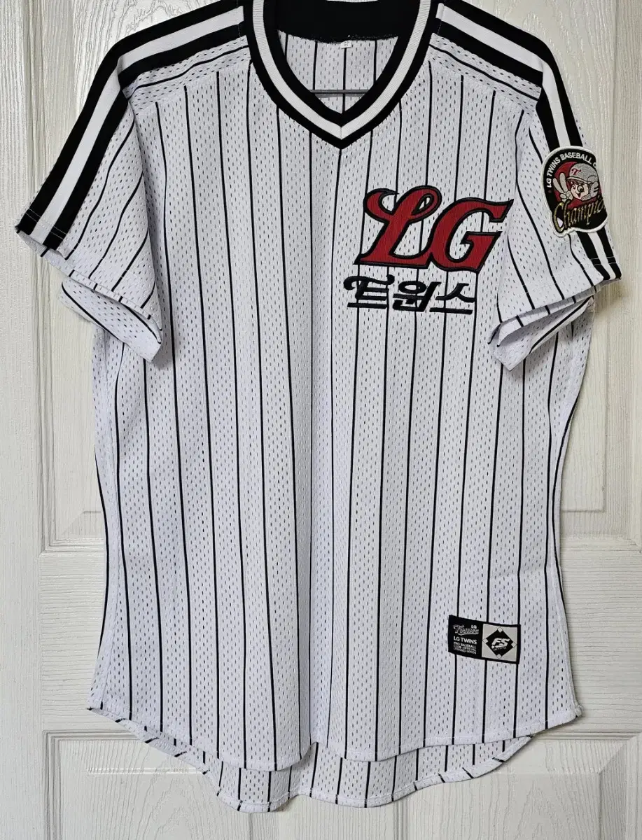 [95] LG Twins Classic Shirt-type Home Jersey (Lee Byung-gyu)