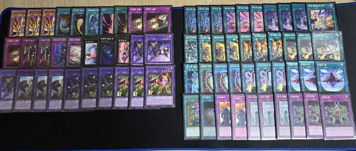 I'm selling my Yu-Gi-Oh Lunic Full-Acting Pulsar deck.