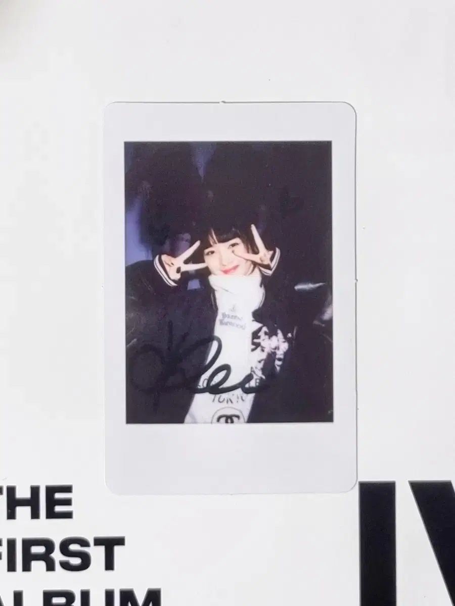 ive eleven yizhiyu 1st lay photocard pola wts