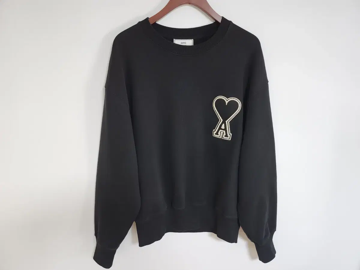 [L] Army Black Big Heart Embroidered Tops A20HJ037 747