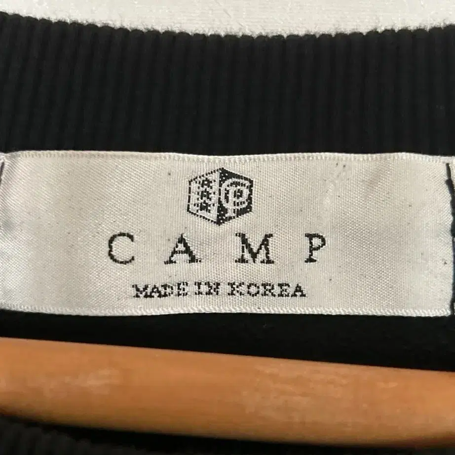 국내 브랜드 CAMP 록스타 스프레이 그래피티 오버핏 맨투맨