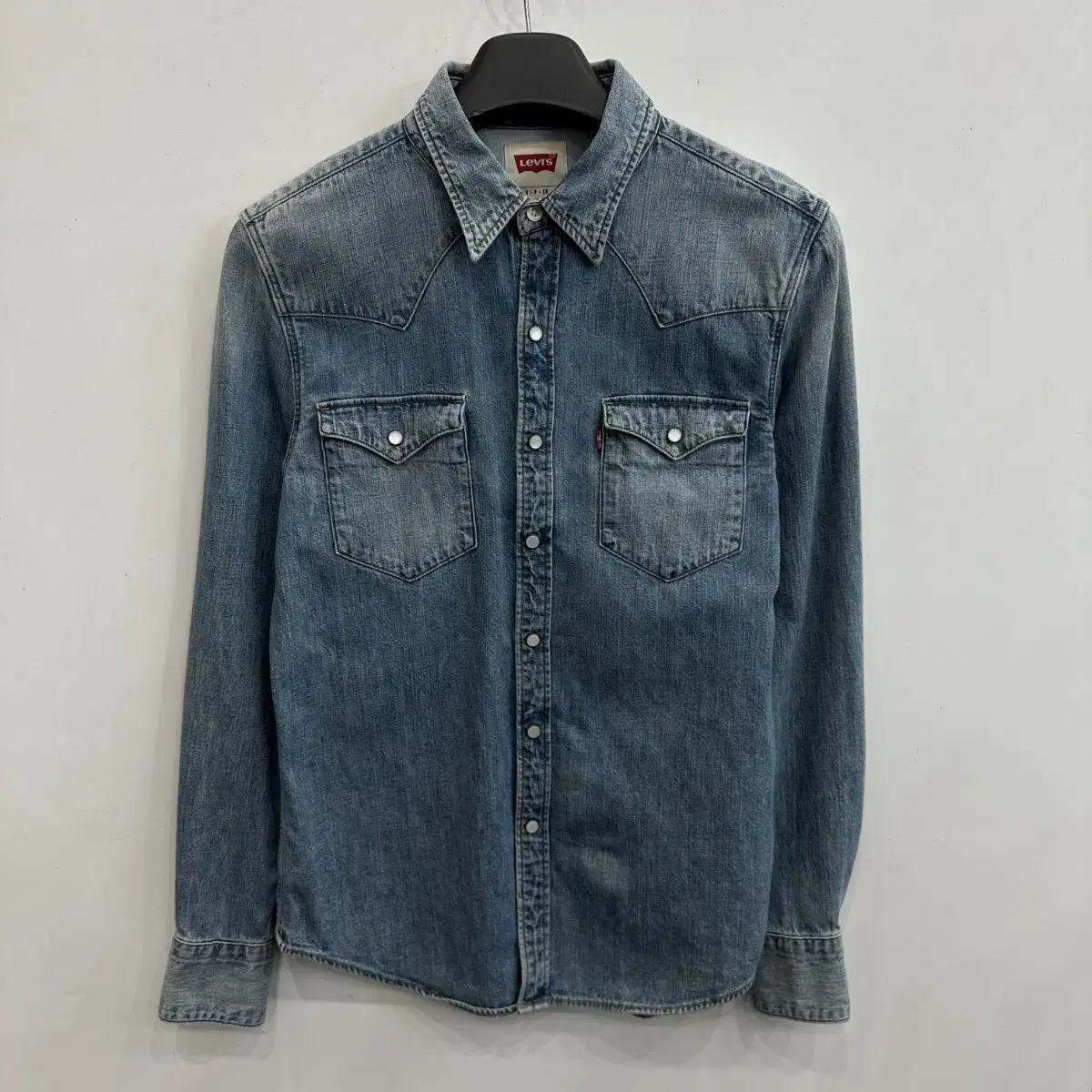 95 Levi's Men's Denim Shirt