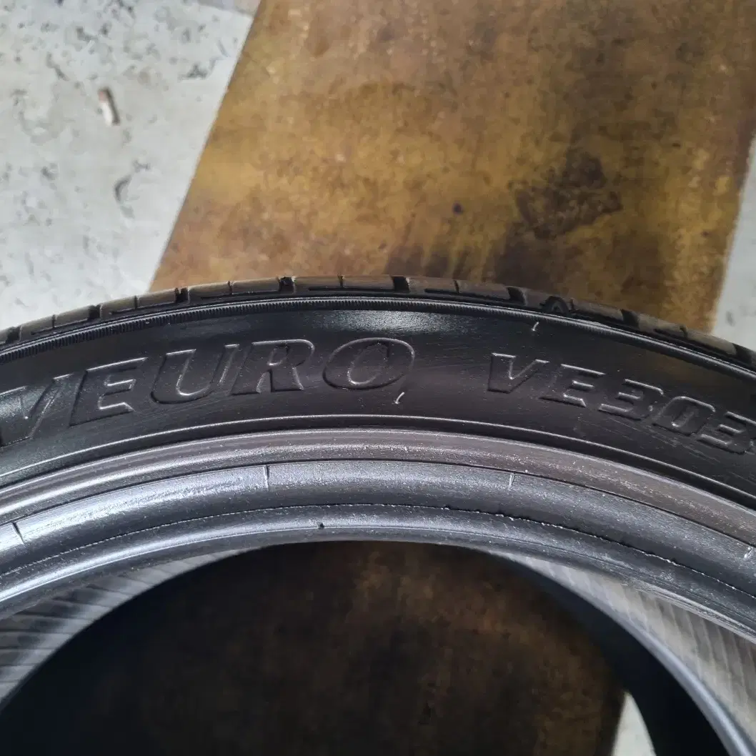 [인천중고타이어]245/40R20 99Y 던롭 뷰로 VE303 중고타이어