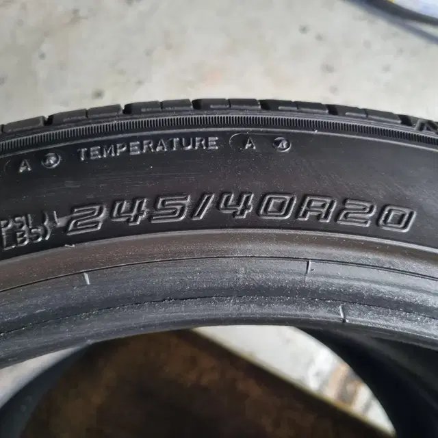 [인천중고타이어]245/40R20 99Y 던롭 뷰로 VE303 중고타이어