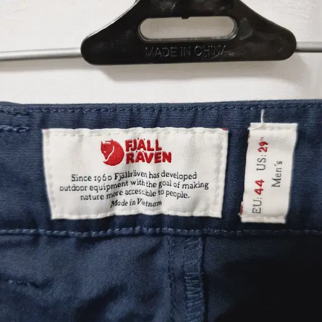 FJALLRAVEN 피엘라벤 닐스트라우저 레귤러핏 팬츠(29)