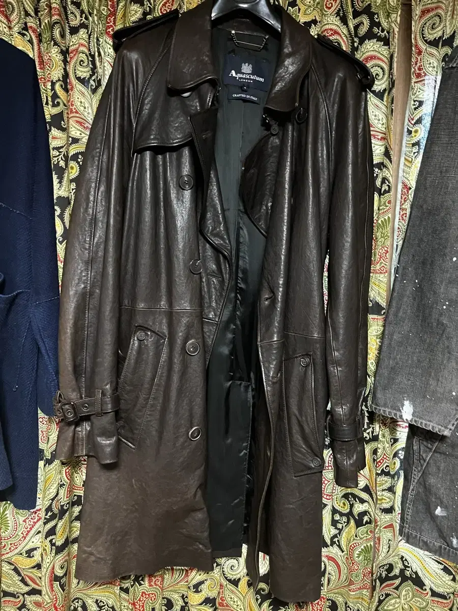 EU 48) Aquascutum leather trench coat