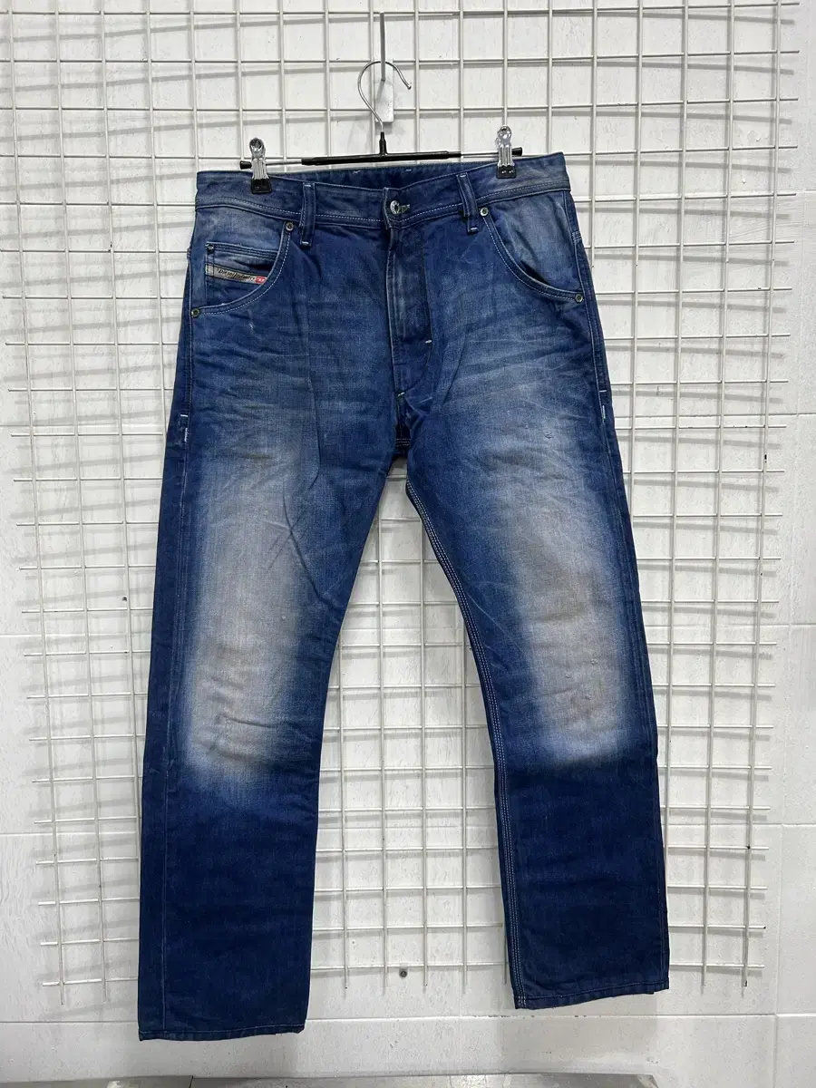 [Diesel] Men's Crawley Straight Denim Pants 30