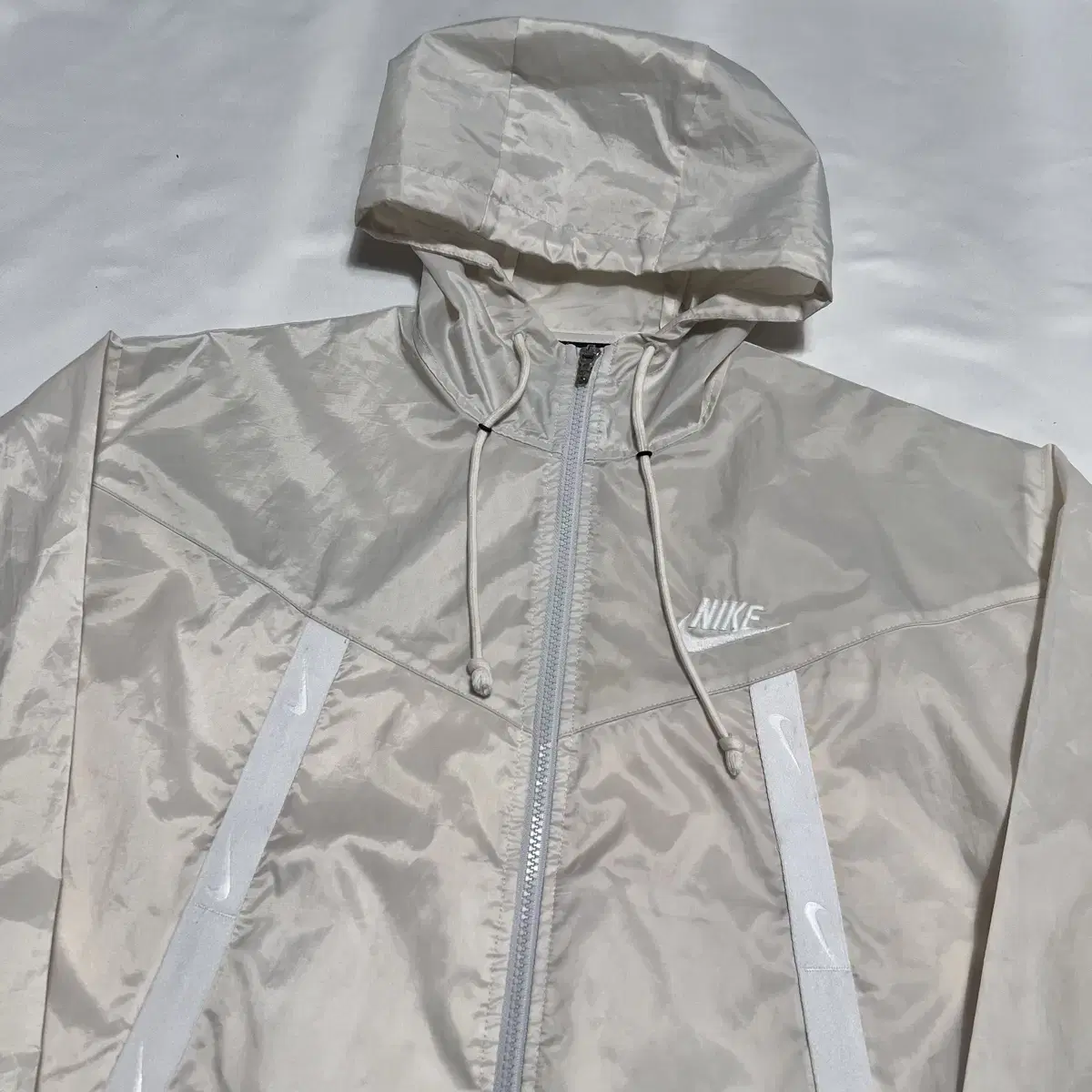 S Nike Swoosh Pattern Point Windbreaker