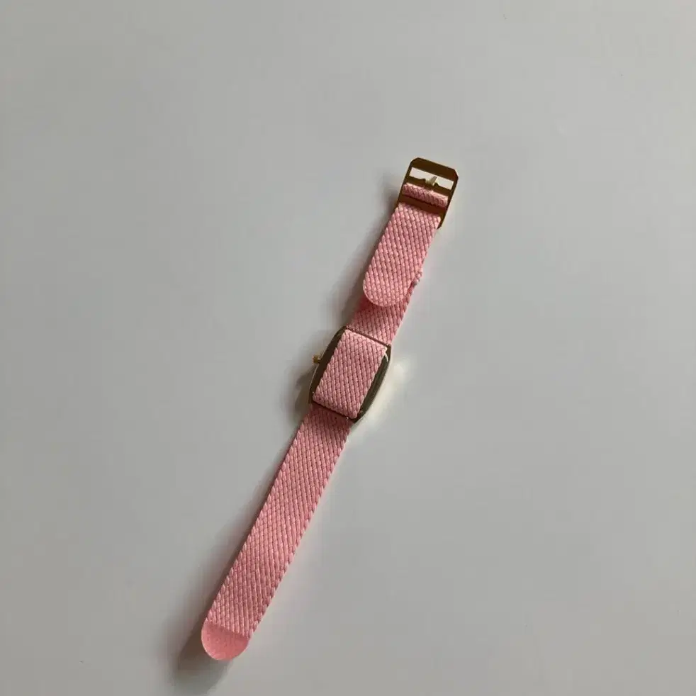 LAPS : analog watch pink strap