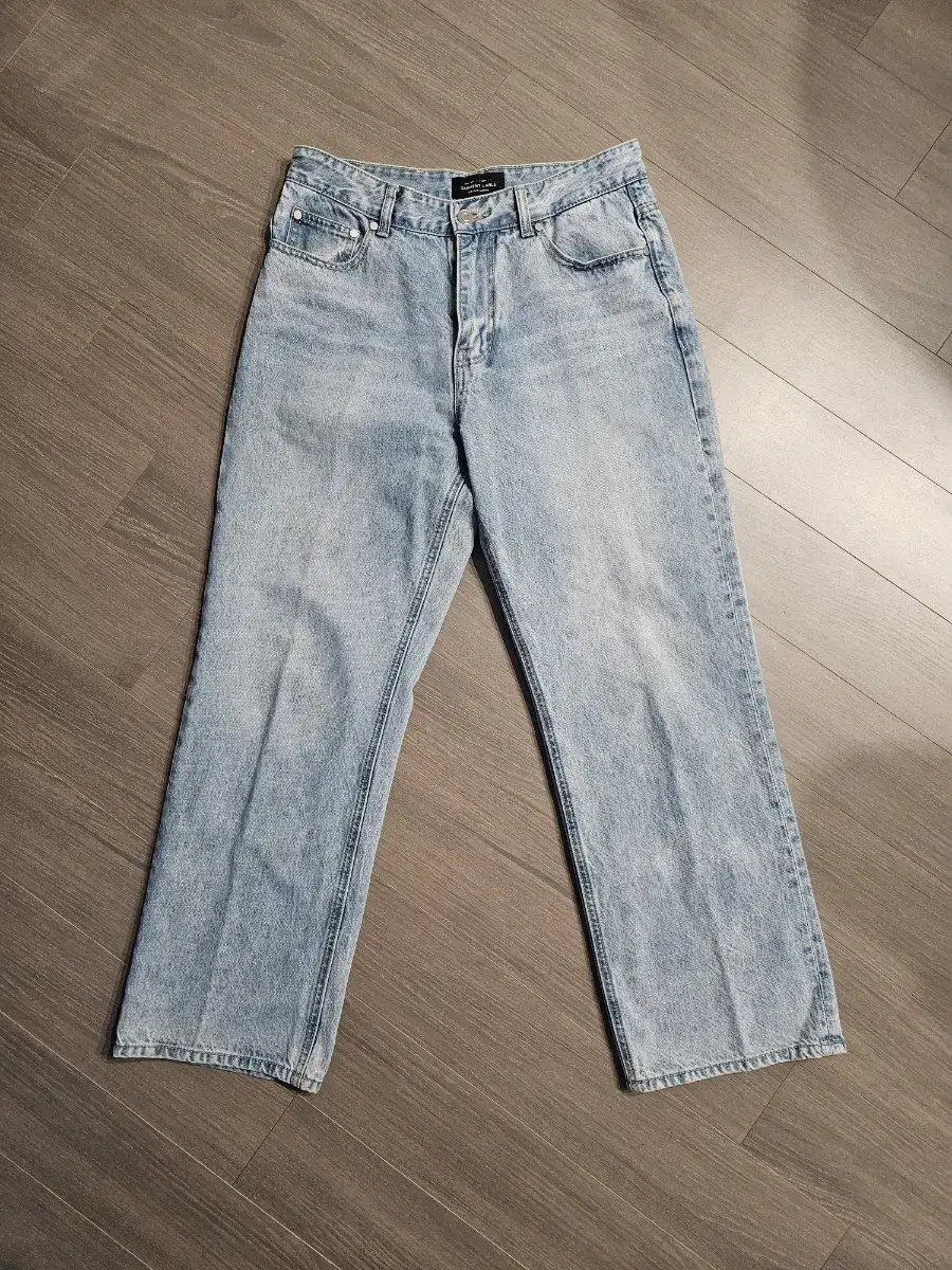 Garments label jeans size M (new, never worn)