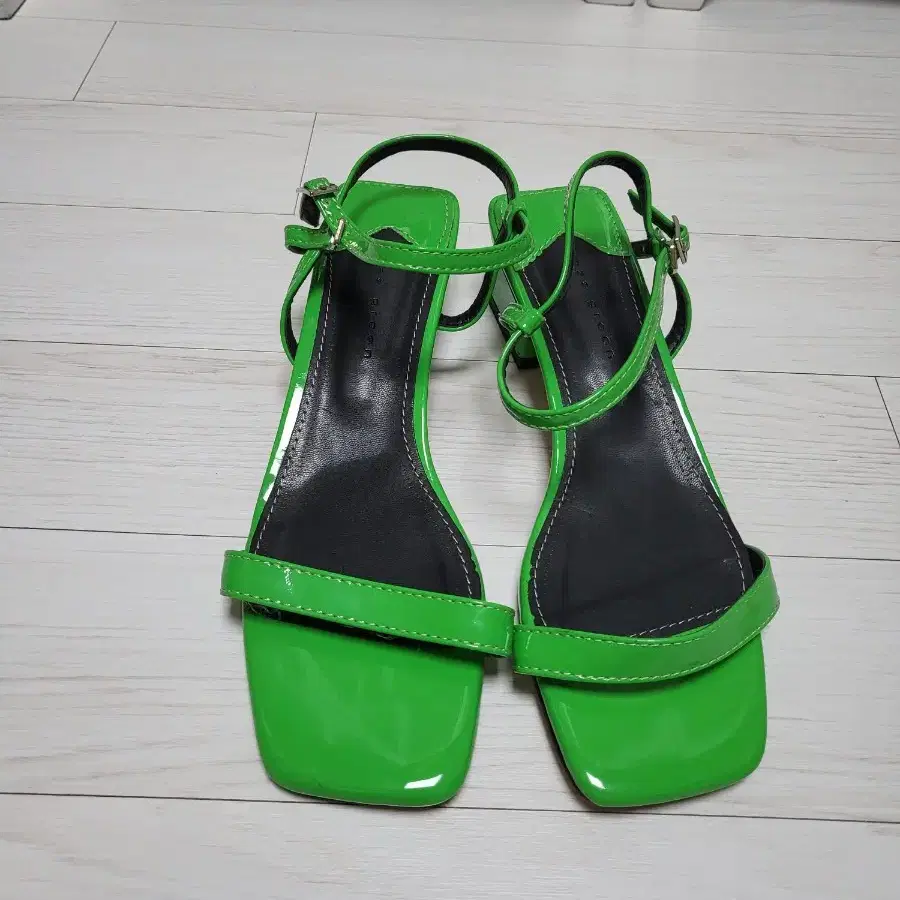 MOSS GREEN  샌들250