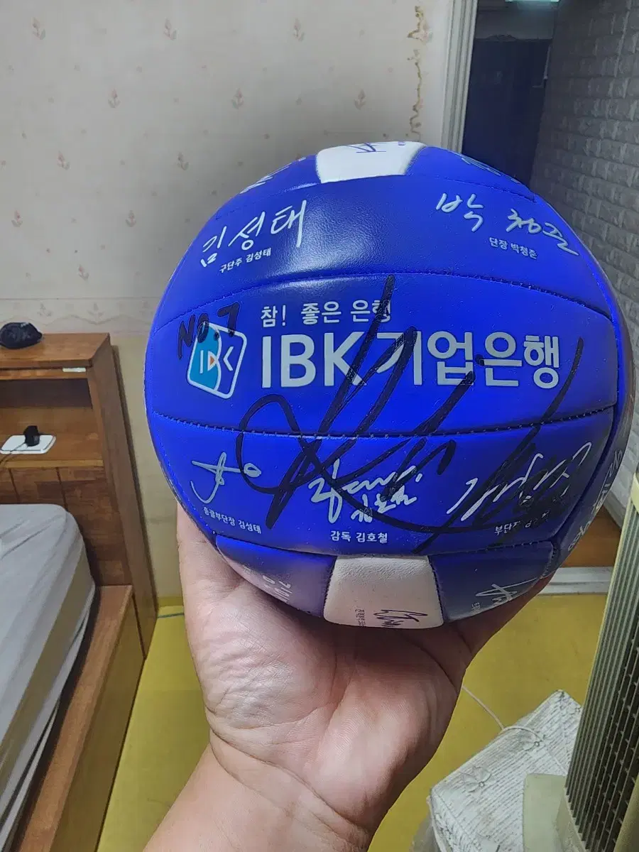 IBK NO.7 Heejin Kim Autographed Scene in Ball