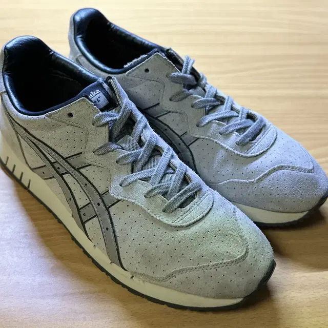 ONITSUKA TIGER X-CALIBER