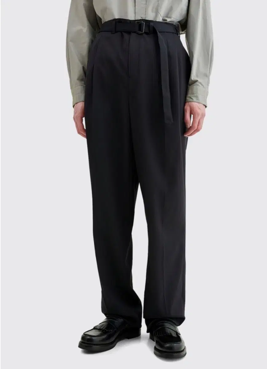 [48] FW20 Lemaire belted pleated trousers black