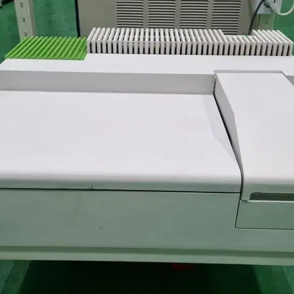 PerkinElmer Lambda25 UV/VIS 분광계.