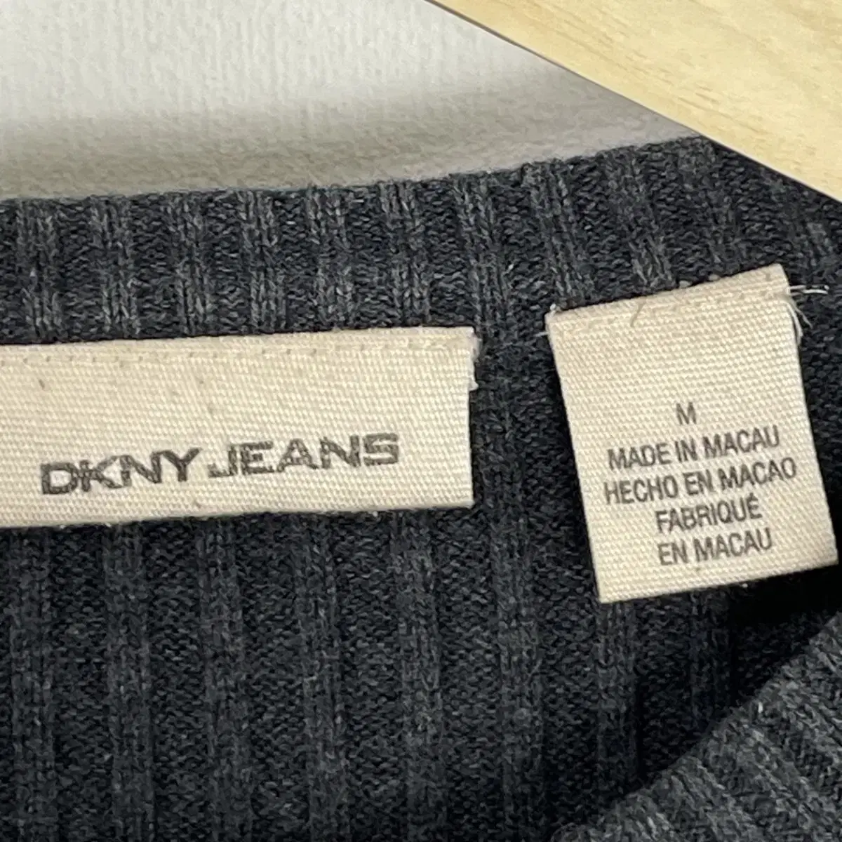 17 상품명: Dkny jeans 긴팔티