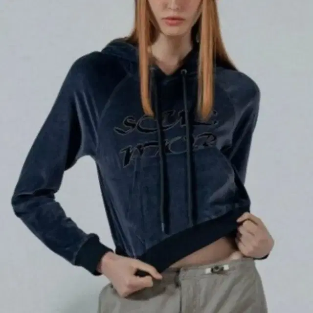 스컬프터 sculptor Velour Applique Crop Hoodi