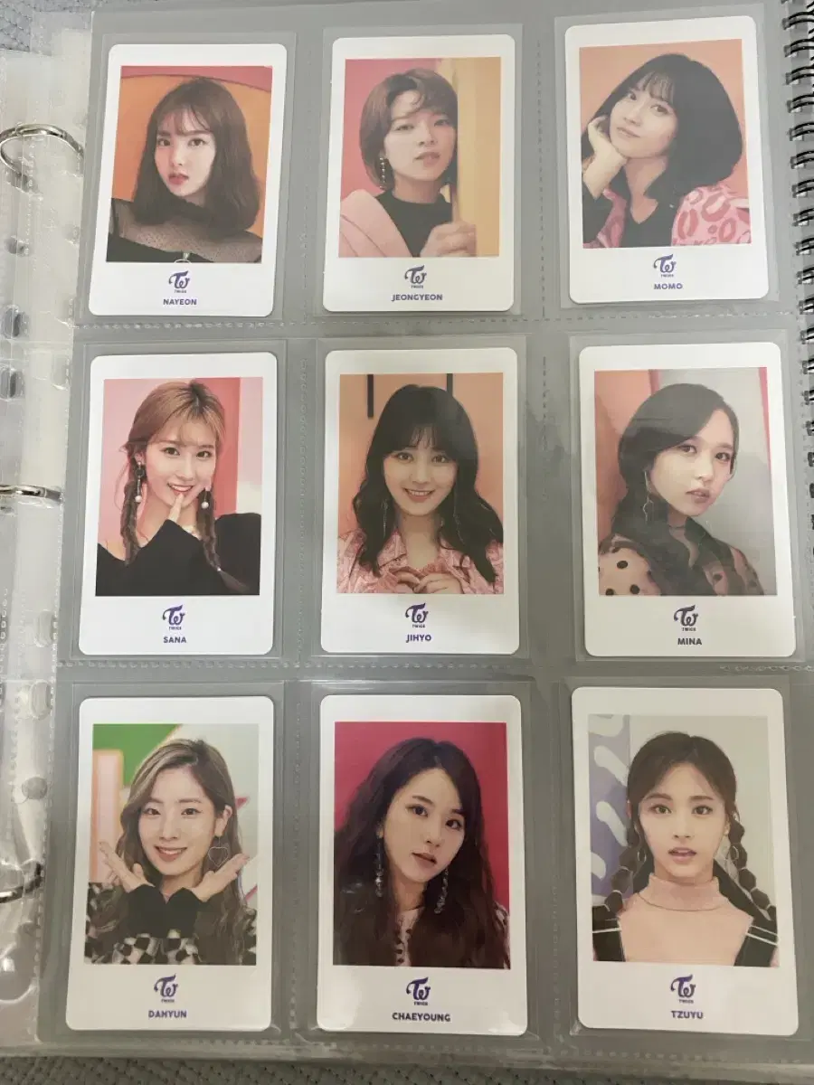 TWICE sells Japanese photo card set of TWICE