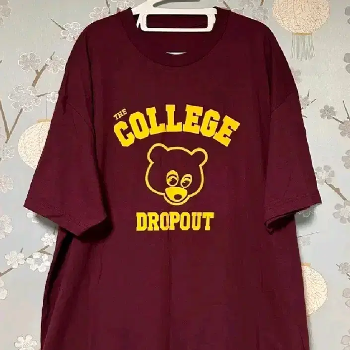 칸예웨스트  college dropout 티셔츠 판매합니다.