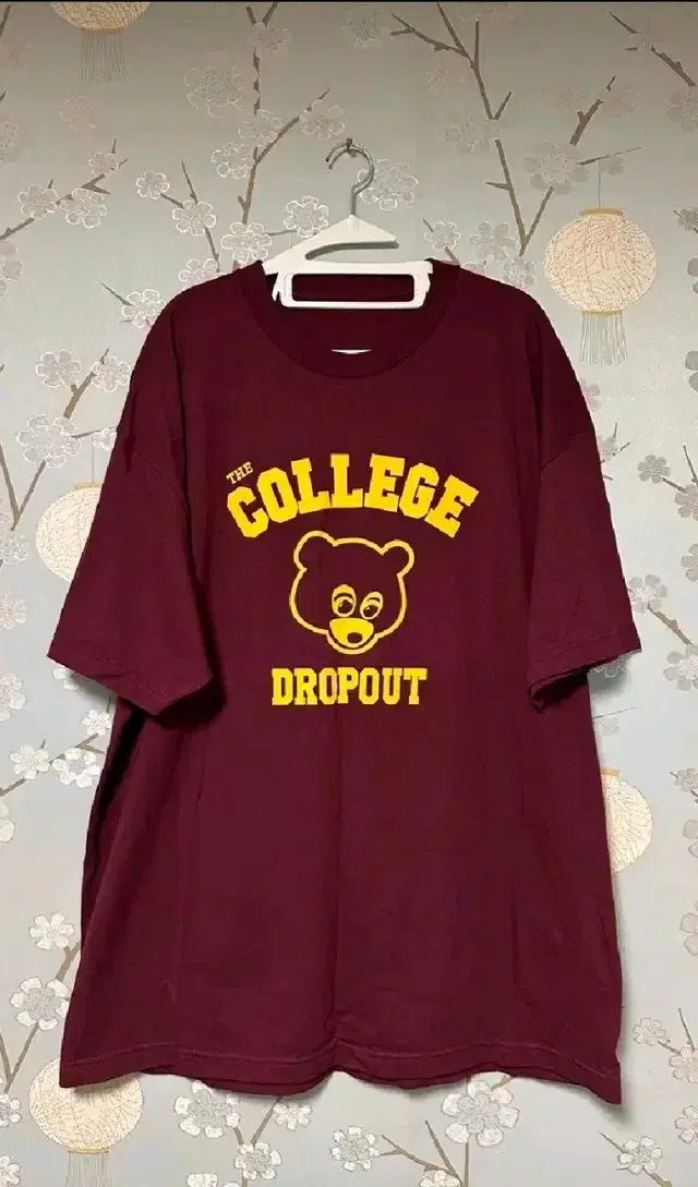 칸예웨스트  college dropout 티셔츠 판매합니다.