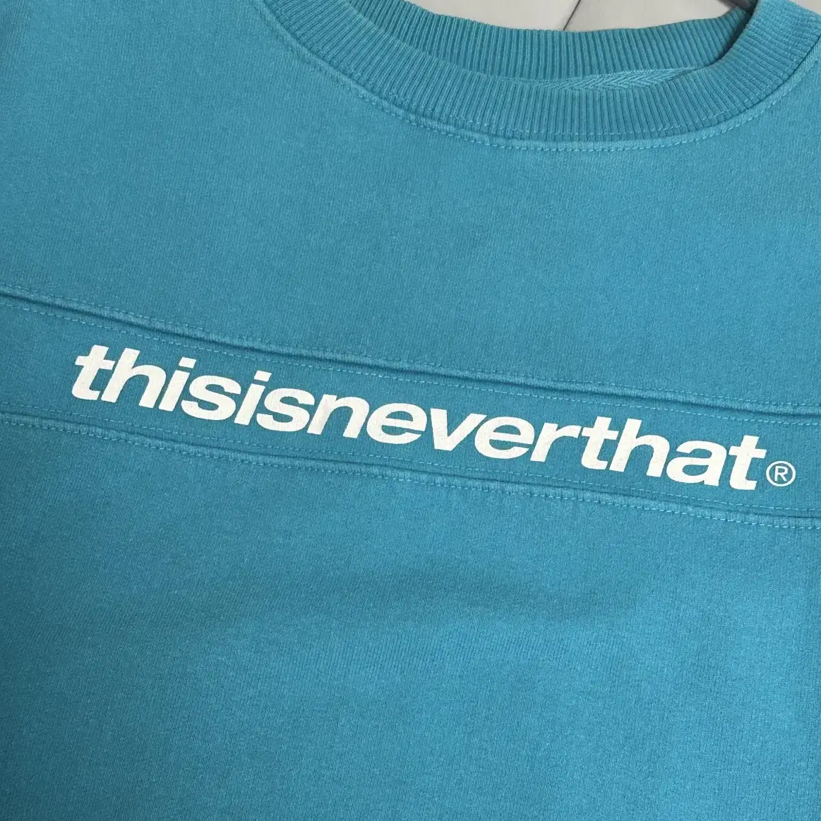 디네댓 맨투맨 thisisneverthat