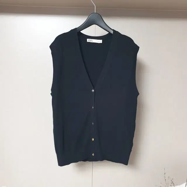 L)자라 ZARA 브이넥 조끼 베이직 여자꺼