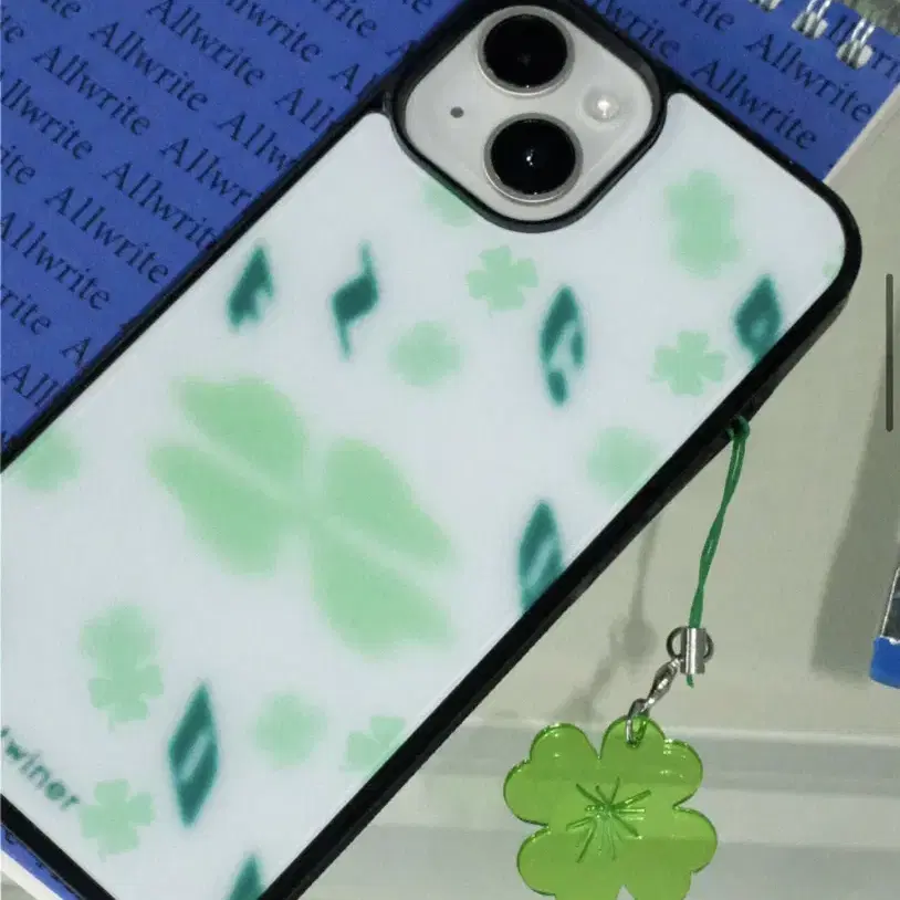 아이폰15 트위너 케이스 Lucky clover phone case