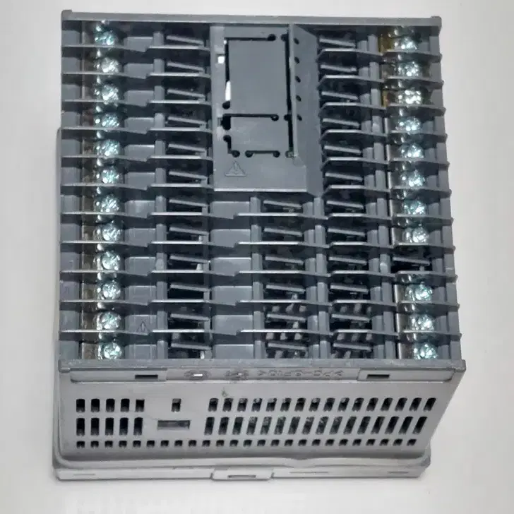 YOKOGAWA UT35A-NNN-11-UN/RT 요코가와 온도조절기