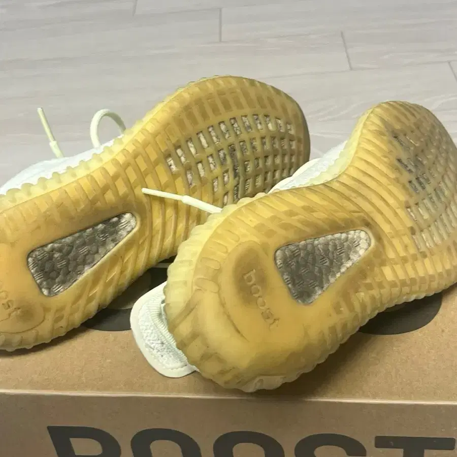 Adidas Yeezy Boost 350 V2 Butter(이지부스트)