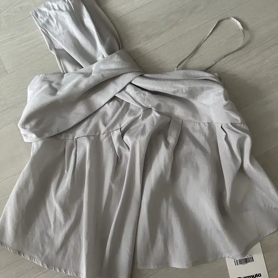 버뮬라 silky twisted top(grey)