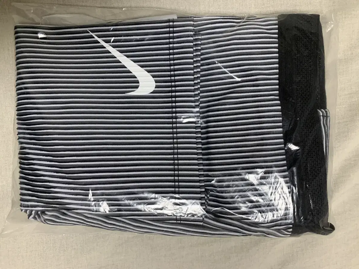 Nike Aeroswift New Half-Tie Oreo Large (Brand New)