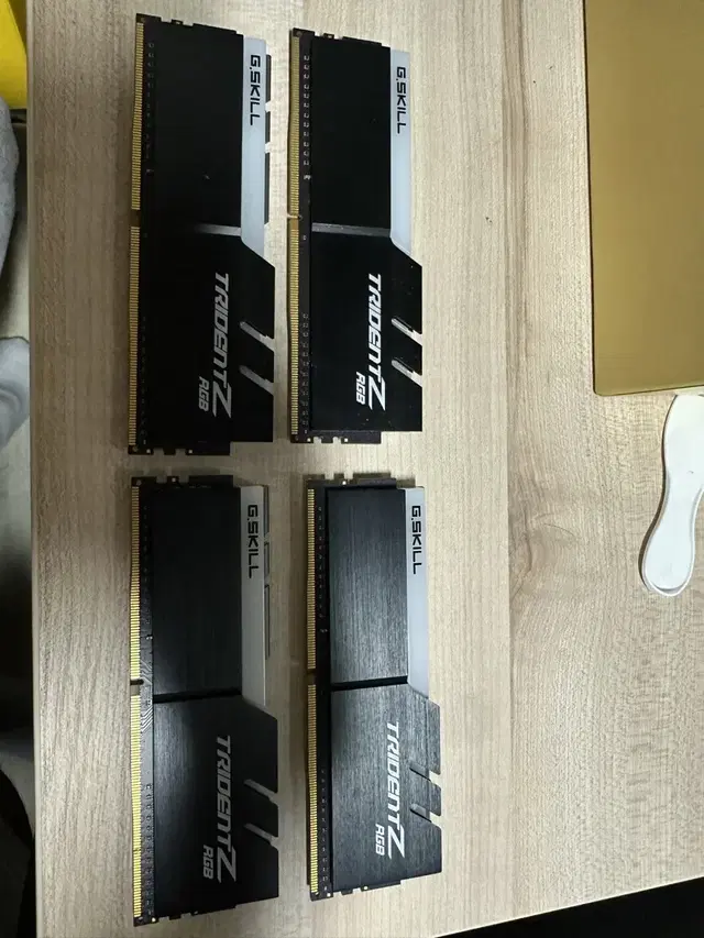 TRIDENT Z rgb 8gbx4 램카드