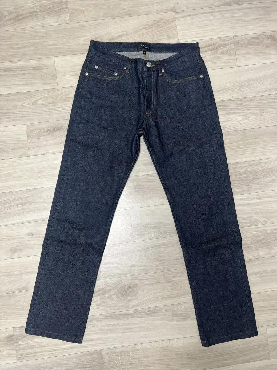 [30] APC Apache New Selvage