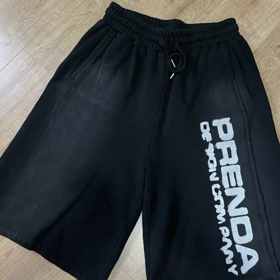 프렌다 GRADIENT RAWCUT SHORTS