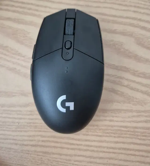 로지텍 G304 무선 마우스 판매합니다.