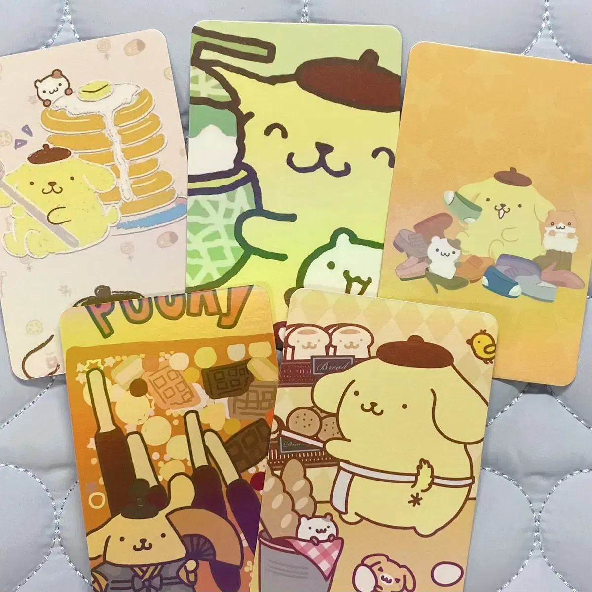 Class B) Pompompurin hologram photocard